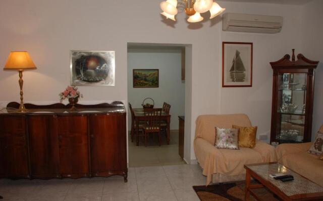 Kanarinis Apartments