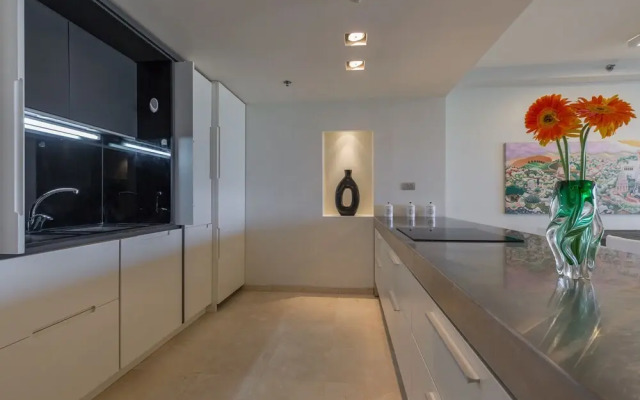 High Class Condo at Marina by FeelHome
