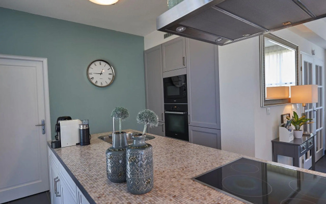 Very luxurious villa with private pool and covered terrace