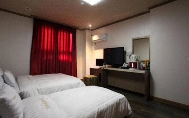 Chuncheon Tourist Hotel