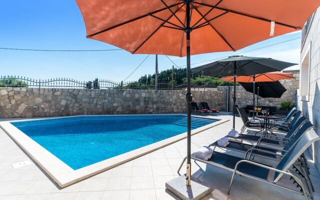 Stunning Home in Radovcici With Wifi and 4 Bedrooms