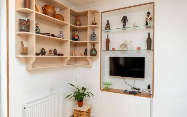 Wehost Apartment with Ethnic Design