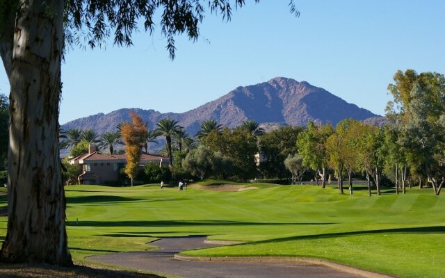 Scottsdale Orange Blossom 3 Bedroom Townhouse by RedAwning