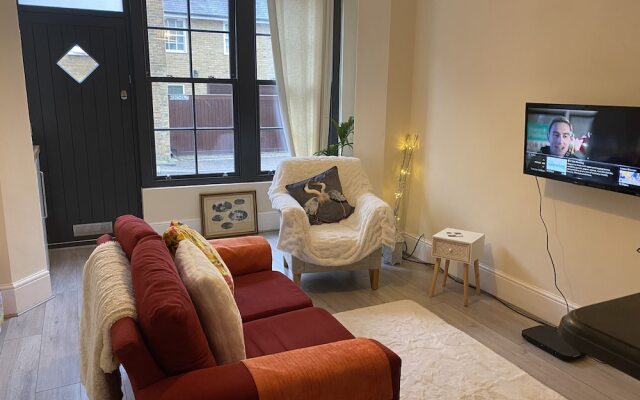 Immaculate 1-bed Apartment Near the River Thames