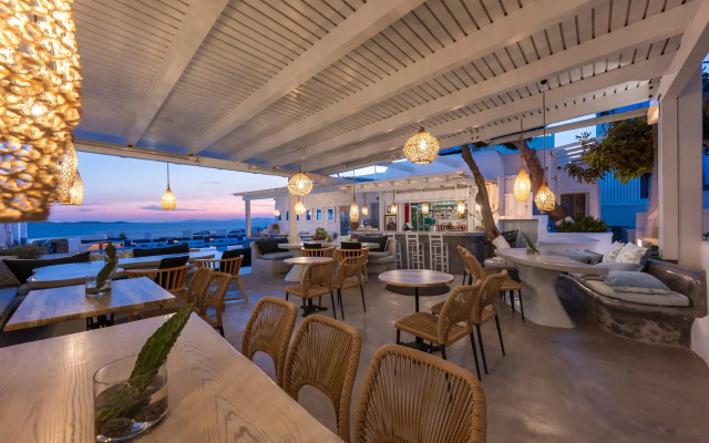 Flaskos Suites