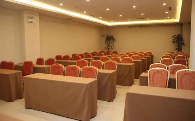 Soluxe Winterless Hotel