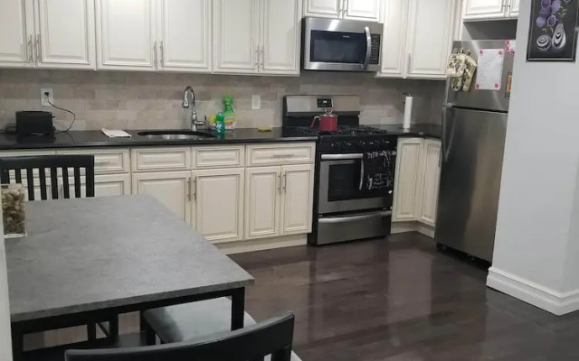 2 Bed Rooms Shared Brooklyn Apartment