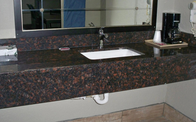 Scottish Inn & Suites