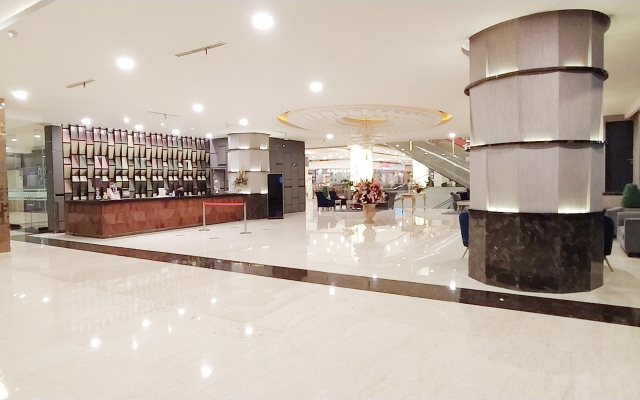 Grand Paragon