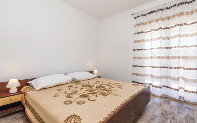 Stunning Home in Mandre With Wifi and 2 Bedrooms