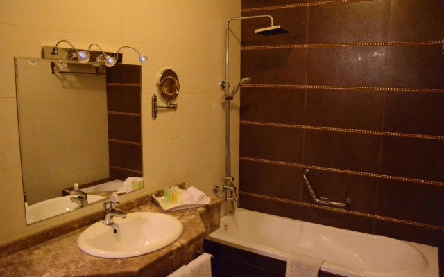 Sandy Le Oriental Hotel