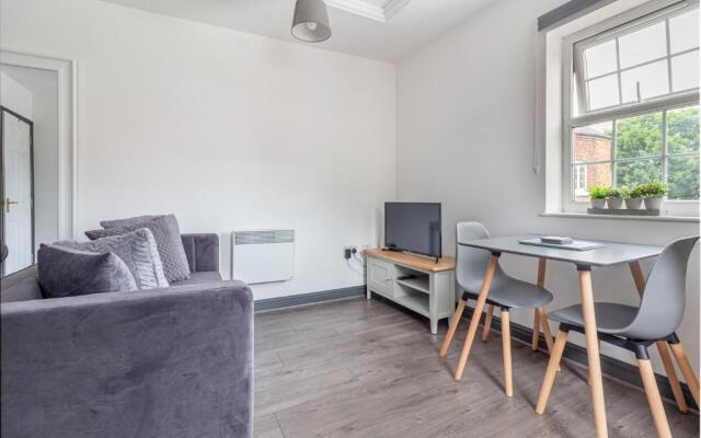 Studio Apartment in Worcester City Centre!