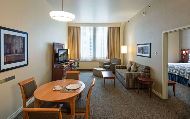 Le Square Phillips Hotel And Suites