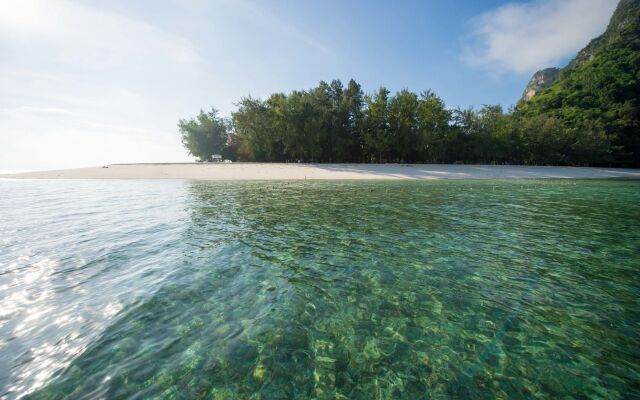 Maneetel Krabi Beachfront