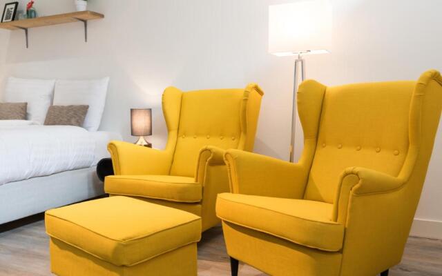 Clean and modern nassau canal apartment