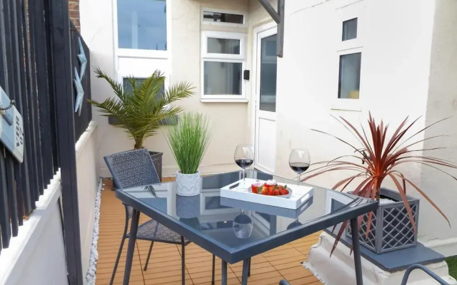 Nirvana Apartment Sunniest Spot in Scarborough