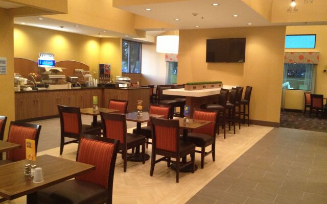 Holiday Inn Express Fredericksburg Southpoint, an IHG Hotel