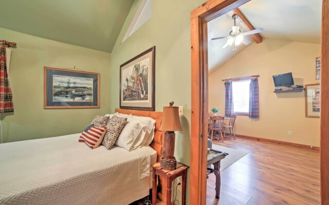 4 Mi to Museums: Cozy Branson Cabin