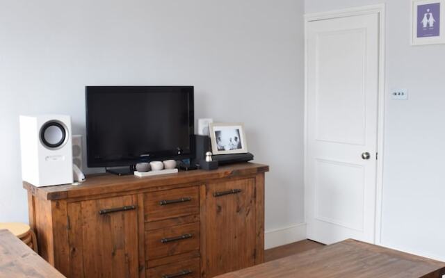 2 Bedroom Flat In Central London
