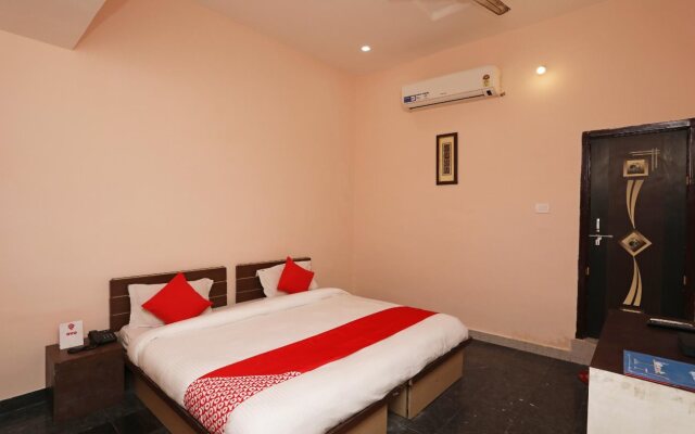 Hotel Emerald by OYO Rooms