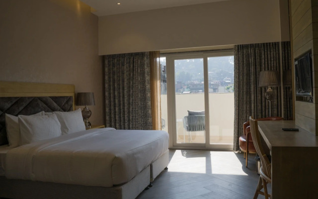 Hotel Clarks Inn Suites Kangra