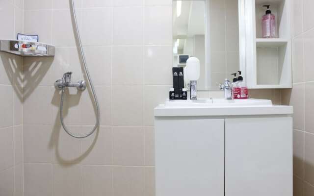 Luxurious 1BR Apartment @ Parahyangan Residence