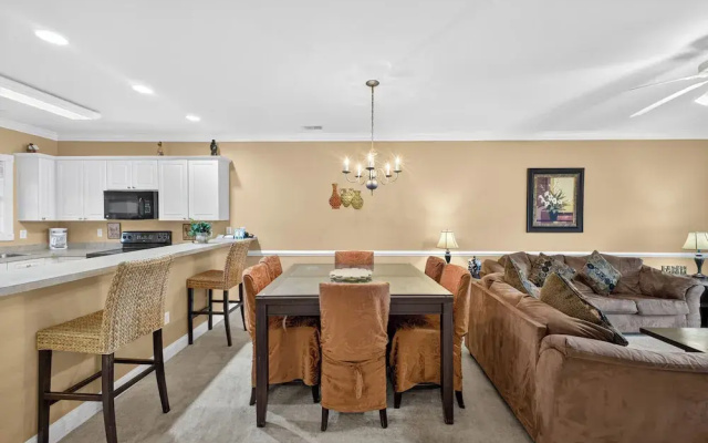 Magnolia Pointe Luster Leaf 4833-302