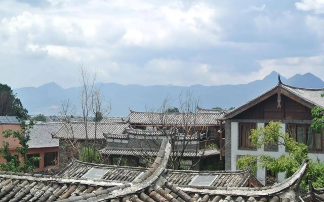 E-Outfitting Moon Hostel