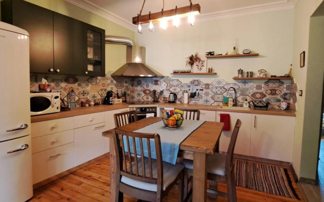 Top Central 2 Bedroom Apartment next to NDK