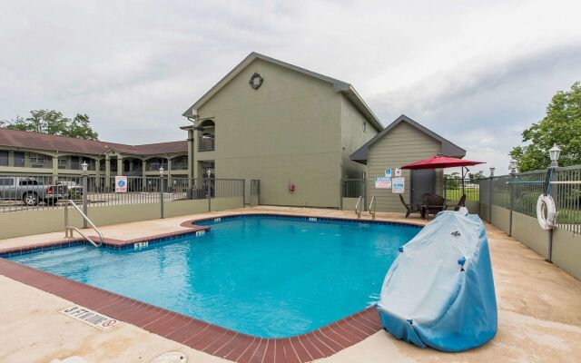 Quality Inn & Suites Bridge City/Orange