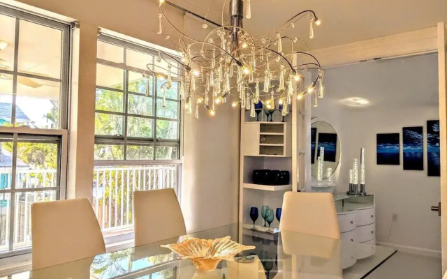 Golden Palm Estate by MNM