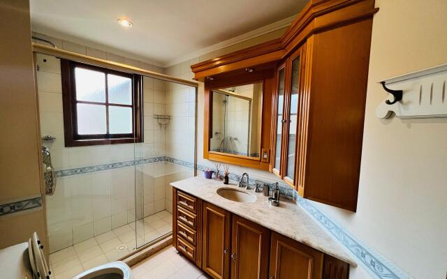 MRG- Colonial 2D - 200 mts da Rua Torta