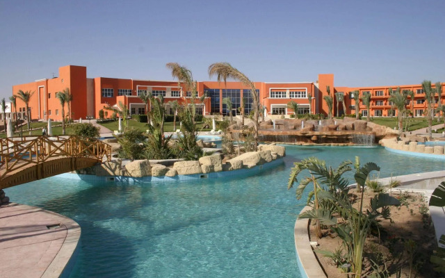 Курортный отель Amwaj Oyoun Resort & Casino