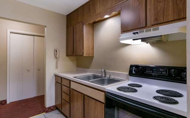 Rodeway Inn & Suites