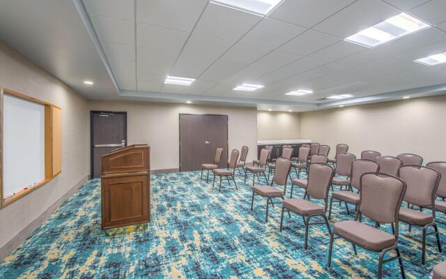 Holiday Inn Express & Suites Shawnee-Kansas City West by IHG