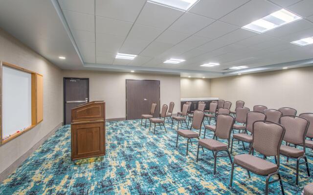 Holiday Inn Express & Suites Shawnee-Kansas City West, an IHG Hotel