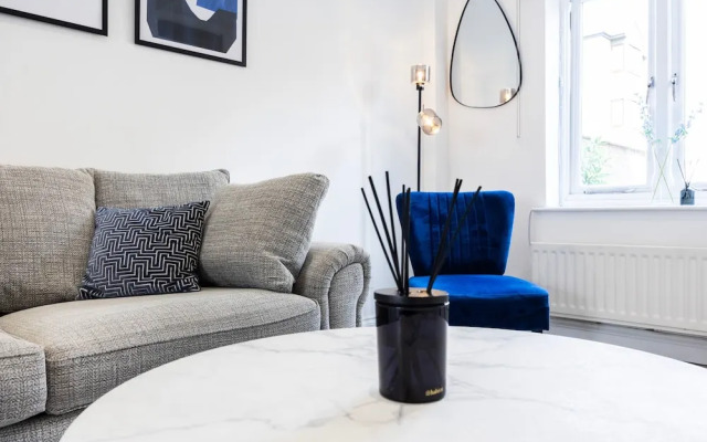 Morden 2-bed House in Canary Wharf London