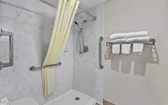 Quality Inn Fort Campbell