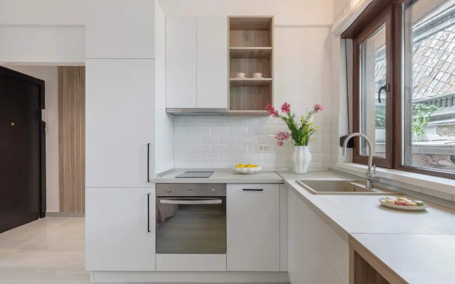 Modern & Bright Studio on Amzei Square