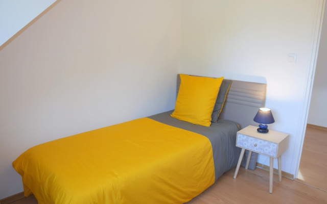 Holiday Home With Partial sea View, Douarnenez