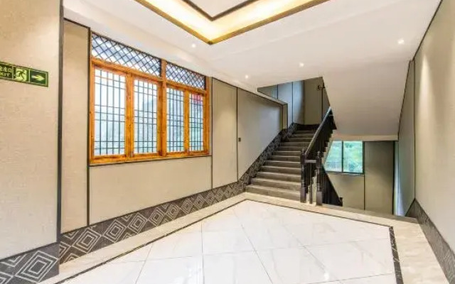Longji Longbao Zhuangjia Hotel