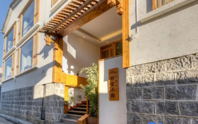 Tengchong Heshun Yeyunshanfang Homestay
