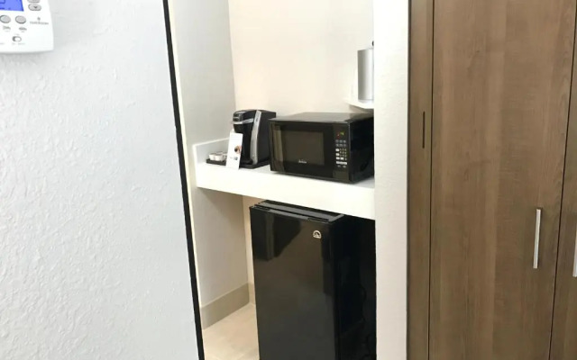 Days Inn & Suites Naples Fl