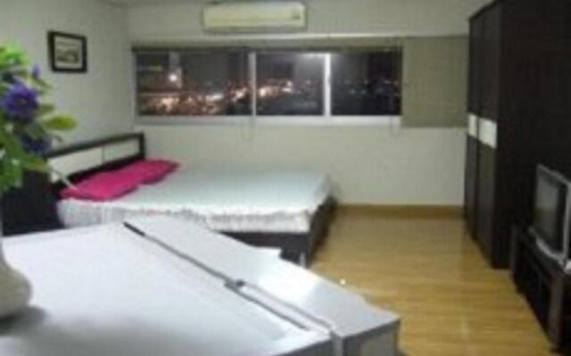 Room in Guest Room - Impact Don Mueang Bangkok Guest House