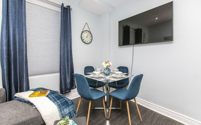 Newly Renovated - 2BR - Steps to Little Italy