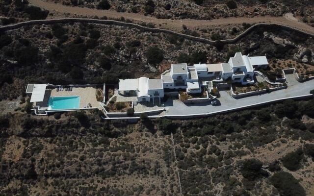 Deluxe Villa Infinity Pool And Helipad By Villarentalsgr