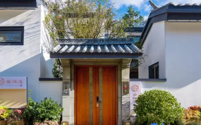 RongyueCourtyard Hostel