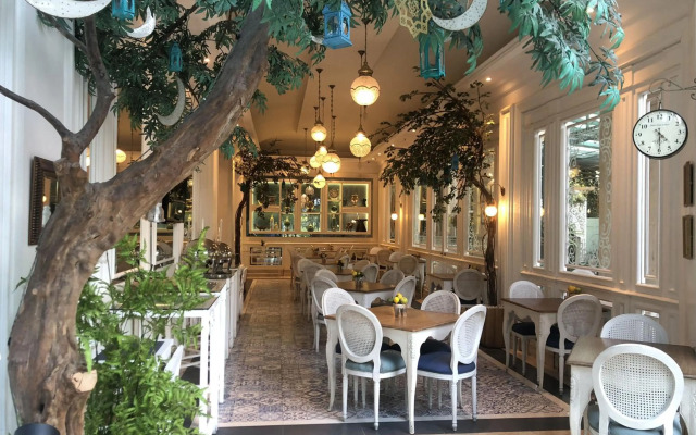 Noor Hotel