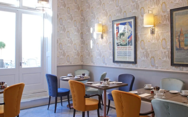 54 Queens Gate Hotel