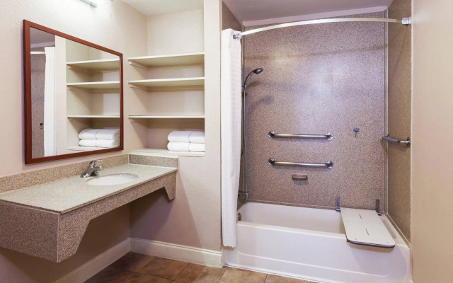 Candlewood Suites Market Center by IHG